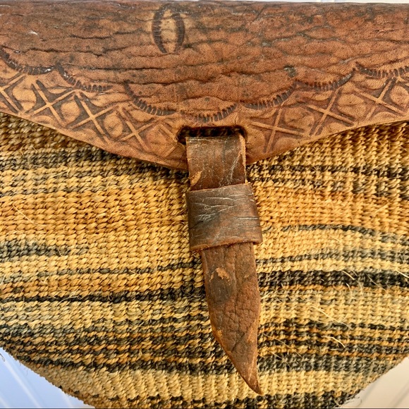 Vintage | Handwoven Small Basket Bag with Tooled Leather - Picture 4 of 7